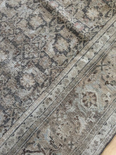 Load image into Gallery viewer, Antique Mahal 9’ x 12’7”