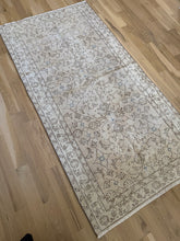 Load image into Gallery viewer, Vintage Turkish 3’1” x 6’2”