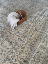 Load image into Gallery viewer, Vintage Turkish 9’ x 13’3”