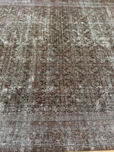 Load image into Gallery viewer, Antique Mahal 9’6” x 12’3”