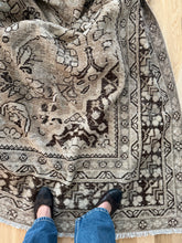 Load image into Gallery viewer, Antique Mahal 7’4” x 10’6”