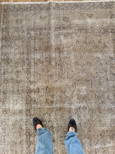 Load image into Gallery viewer, Vintage Turkish 8’10” x 12’