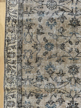 Load image into Gallery viewer, Vintage Turkish 3’ x 5’11”