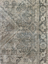 Load image into Gallery viewer, Antique Mahal 4’ x 6’6”