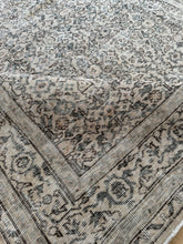 Load image into Gallery viewer, Vintage Turkish 5’1” x 7’9”