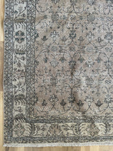 Load image into Gallery viewer, Vintage Turkish 7’5” x 10’5”