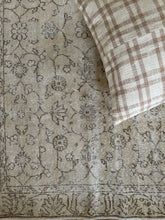 Load image into Gallery viewer, Vintage Turkish 3’ x 6’3”