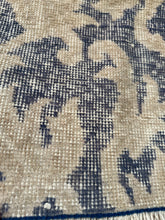 Load image into Gallery viewer, Vintage Turkish 6’8” x 9’9”