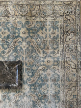 Load image into Gallery viewer, Vintage Turkish 3’9” x 7’2”