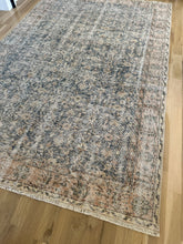Load image into Gallery viewer, Vintage Turkish 5’8” x 8’10”