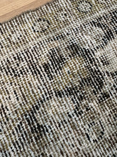 Load image into Gallery viewer, Antique Mahal 10’ x 13’1”