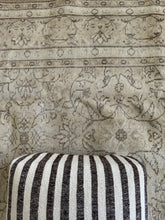 Load image into Gallery viewer, Vintage Turkish 6’9” x 10’1”
