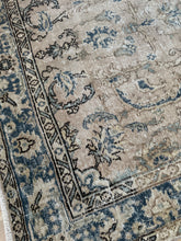 Load image into Gallery viewer, Vintage Turkish 5’ x 7’8”