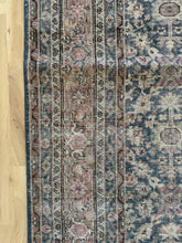 Load image into Gallery viewer, Vintage Turkish 5’5” x 8’9”
