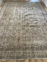 Load image into Gallery viewer, Vintage Turkish 9’ x 11’11”