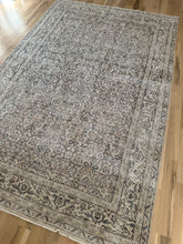 Load image into Gallery viewer, Vintage Turkish 5’1” x 7’9”