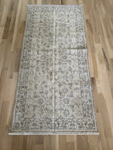 Load image into Gallery viewer, Vintage Turkish 3’2” x 6’8”
