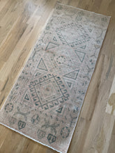 Load image into Gallery viewer, Vintage Turkish 2’ x 4’6”