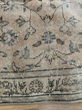 Load image into Gallery viewer, Vintage Turkish 3’ x 10’3”