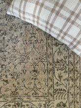 Load image into Gallery viewer, Vintage Turkish 6’9” x 10’9”