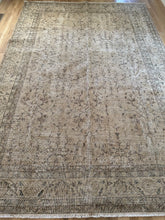Load image into Gallery viewer, Vintage Turkish 7’2” x 10’7”