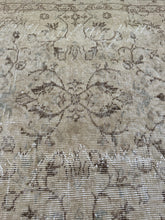 Load image into Gallery viewer, Vintage Turkish 6’8” x 10’1”