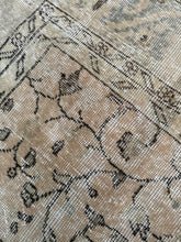 Load image into Gallery viewer, Vintage Turkish 9’ x 12’1”