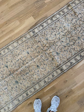 Load image into Gallery viewer, Vintage Turkish 2’7” x 10’