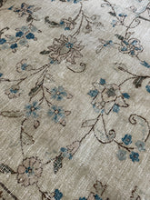 Load image into Gallery viewer, Vintage Mahal 8’9” x 11’