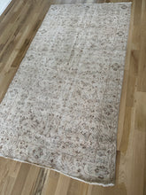 Load image into Gallery viewer, Vintage Turkish 3’10” x 6’11”