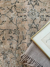 Load image into Gallery viewer, Vintage Turkish 9’ x 12’1”