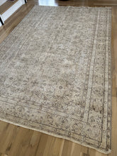 Load image into Gallery viewer, Vintage Turkish 6’9” x 10’1”