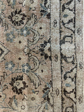 Load image into Gallery viewer, Antique Mahal 4’3” x 6’5”