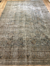 Load image into Gallery viewer, Antique Mahal 7’ x 10’10”