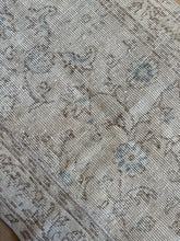Load image into Gallery viewer, Vintage Turkish 2’3” x 6’5”