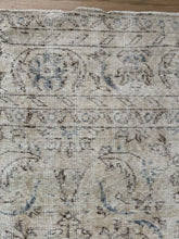 Load image into Gallery viewer, Vintage Turkish 7’1” x 10’8”
