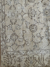Load image into Gallery viewer, Vintage Turkish 3’ x 6’3”