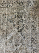 Load image into Gallery viewer, Antique Mahal 10’ x 13’1”