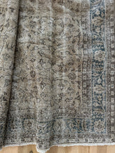 Load image into Gallery viewer, Vintage Turkish 7’5” x 10’11”