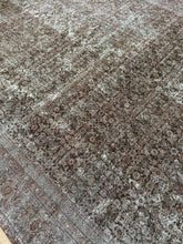 Load image into Gallery viewer, Antique Mahal 9’6” x 12’3”