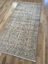 Load image into Gallery viewer, Vintage Turkish 3’10” x 7’