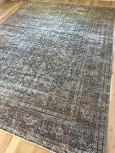 Load image into Gallery viewer, Antique Mahal 7’10” x 10’3”