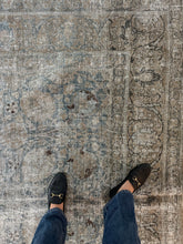 Load image into Gallery viewer, Antique Mahal 7’ x 10’10”