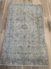 Load image into Gallery viewer, Vintage Turkish 3’5” x 5’11”