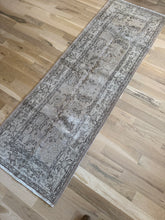 Load image into Gallery viewer, Vintage Turkish 2’5” x 7’1”