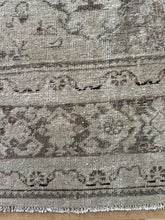 Load image into Gallery viewer, Antique Mahal 9’2” x 13’