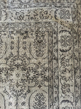 Load image into Gallery viewer, Vintage Turkish 9’ x 11’11”