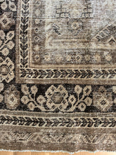 Load image into Gallery viewer, Antique Mahal 7’6” x 10’4”