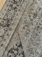 Load image into Gallery viewer, Antique Mahal 9’1” x 11’10”