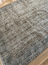 Load image into Gallery viewer, Vintage Turkish 7’5” x 10’11”